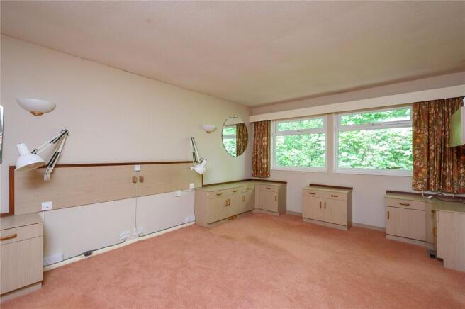 4 bed Bungalow for sale Image 10
