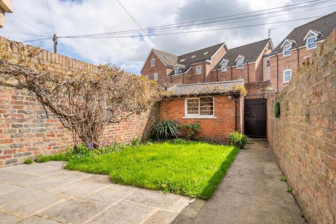 3 bed Terraced for sale Image 12