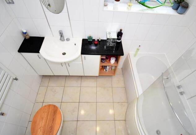 Brentwood Close, Thorpe Audlin (26)Main Bathroom
