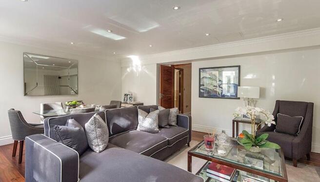 2 bed apartment to rent Kensington Gardens Square