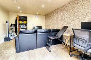 68, Laurel Crescent, Rush Green, Romford RM7 0RT