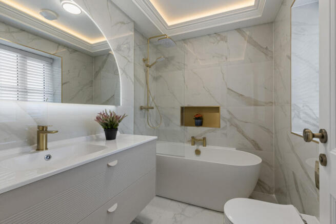 4 bed Detached for sale Image 11