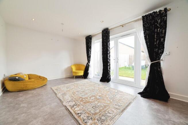 4 bed Semi-Detached for sale Image 5
