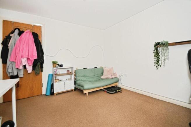 2 bed Apartment to rent Image 12