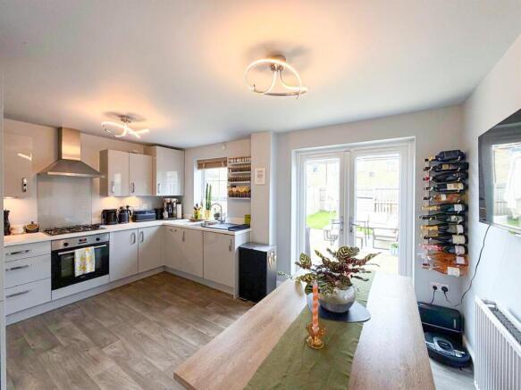 3 bed Semi-Detached for sale Image 10