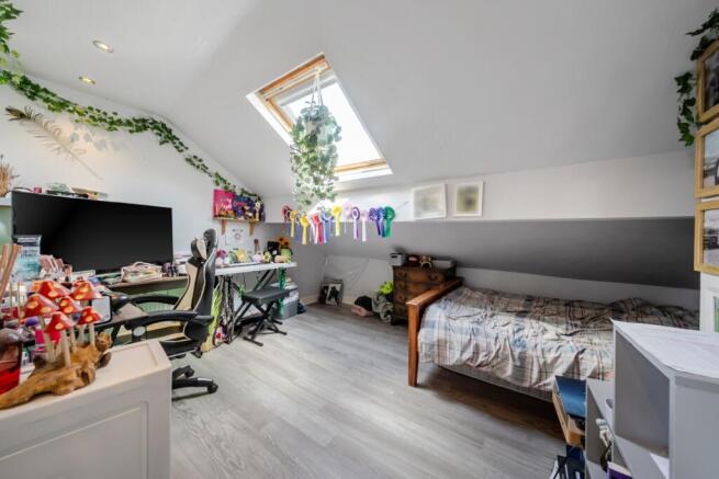 3 bed Terraced for sale Image 9