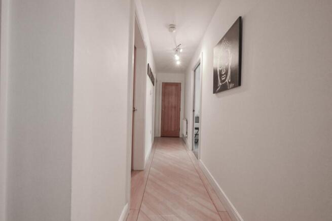 3 bed Apartment for sale Image 10