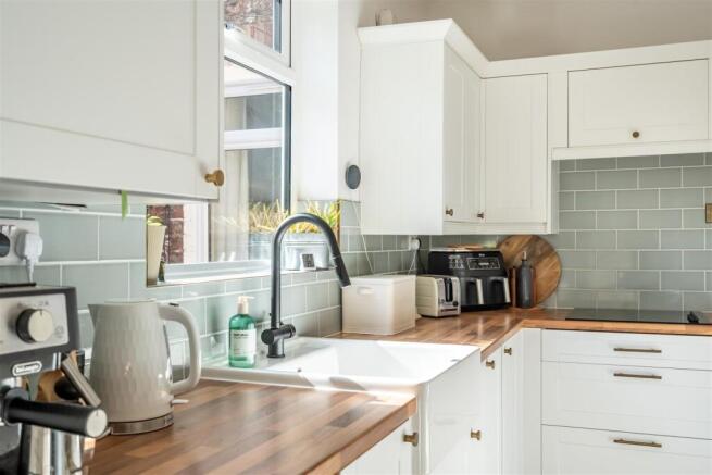 3 bed Town House for sale Image 4