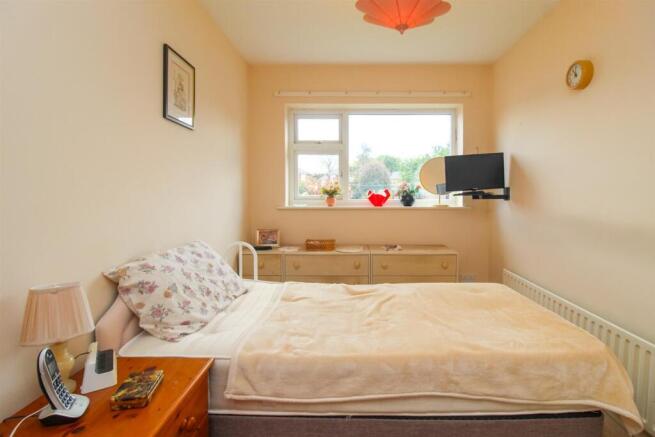 2 bed Semi-Detached Bungalow for sale Image 5