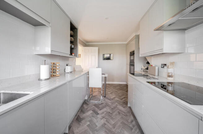 1407439-18-699456...