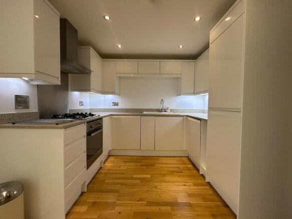2 bed House for sale Image 6