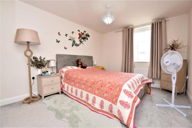 2 bed Apartment to rent Image 5