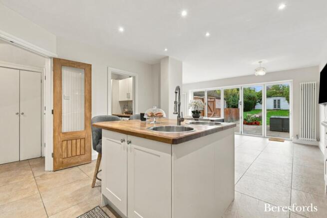 Hunter Avenue, Shenfield, CM15 photo 4