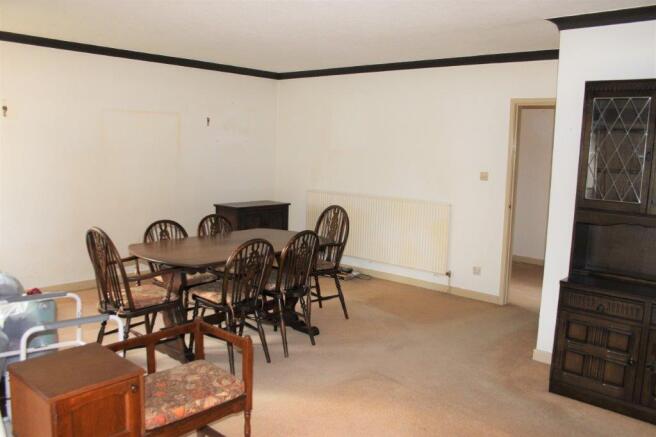 FRONT LOUNGE