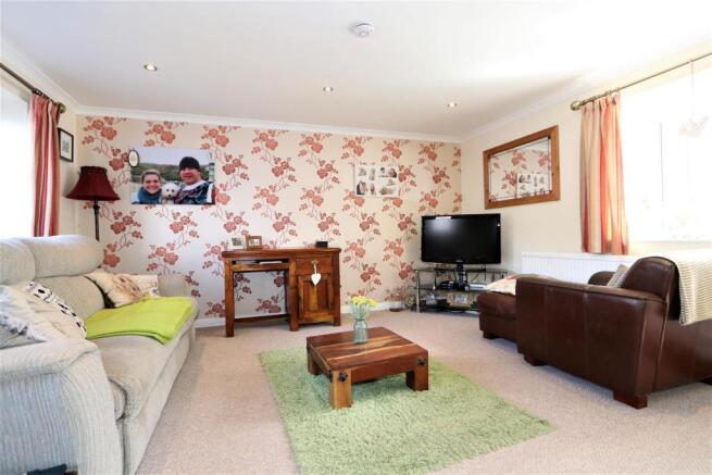 SPACIOUS LOUNGE