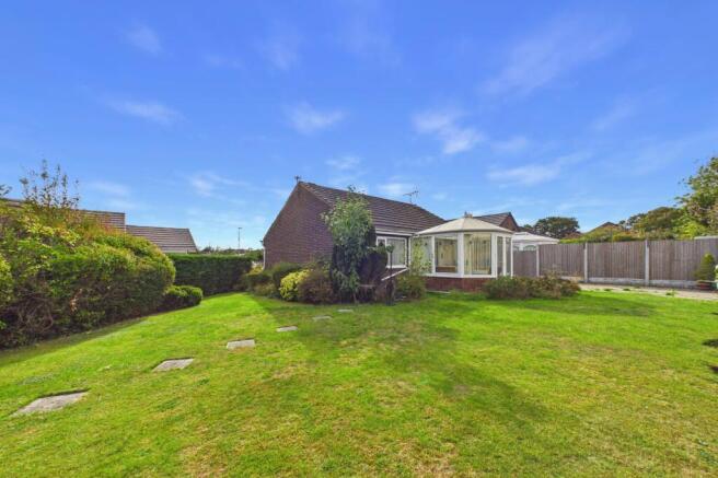 Farnham Croft, Leeds, West Yorkshire, LS14 photo 3