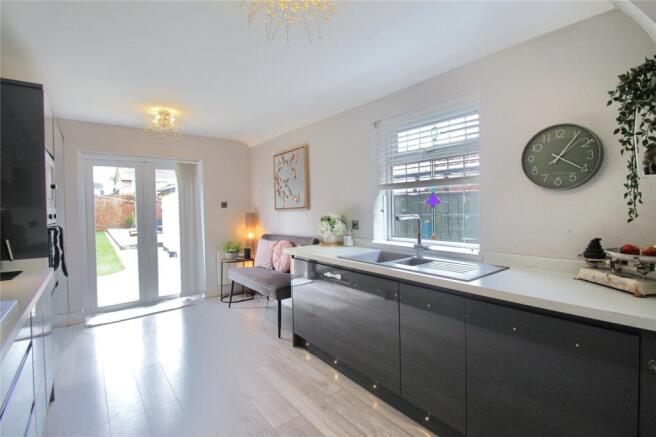4 bed Semi-Detached for sale Image 8