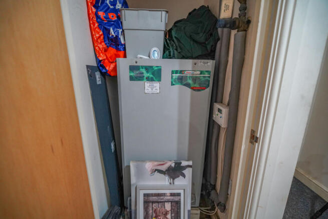 2 bed Flat for sale Image 11