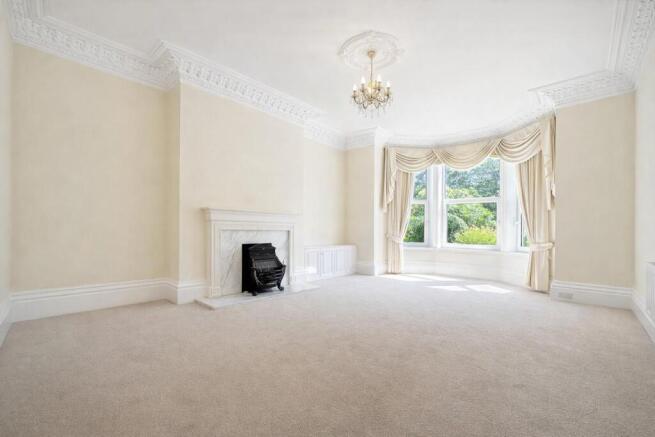 6 bed Semi-Detached for sale Image 5