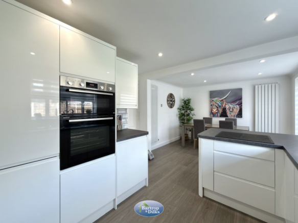 4 bed Detached for sale Image 10