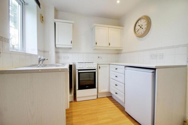 Farriers Close, Swindon, SN1 photo 4