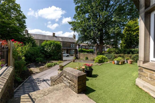 6 bed Semi-Detached for sale Image 8