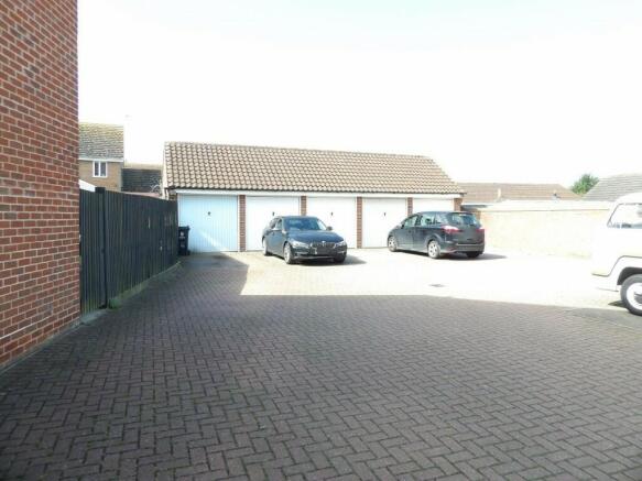 GARAGE & PARKING