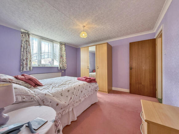 3 bed Semi-Detached Bungalow for sale Image 7