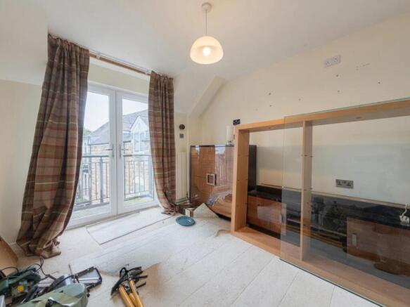 2 bed Flat for sale Image 6