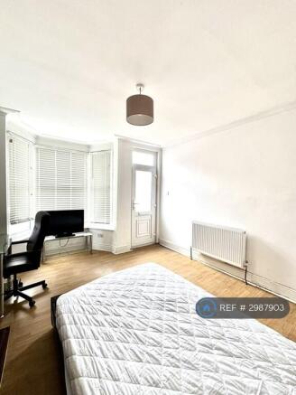 4 bed Terraced to rent Image 5