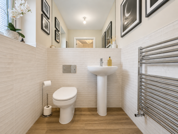 4 bed Detached to rent Image 8