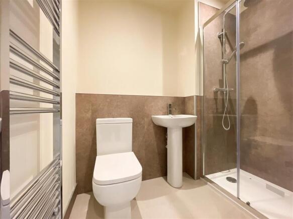 4 bed Mews to rent Image 10