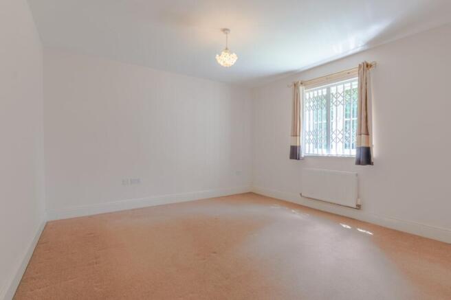 2 bed Flat for sale Image 8