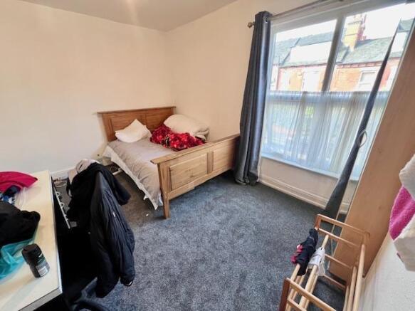 4 bed House to rent Image 4