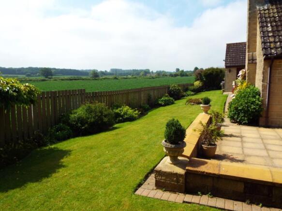 Side Grdn With View