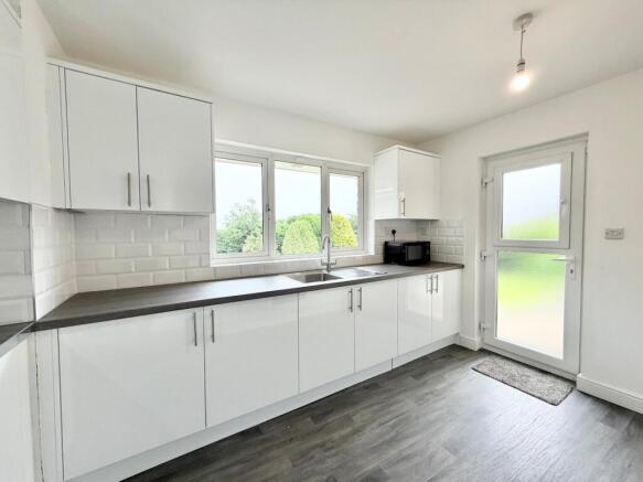 5 bed Bungalow to rent Image 10