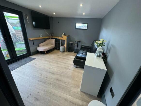 GARDEN ROOM