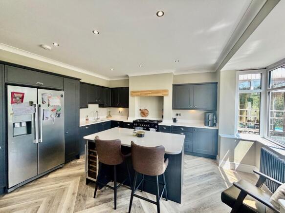 4 bed Semi-Detached to rent Image 7