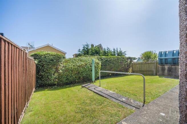Chestnut Avenue, West Cross, Swansea photo 4