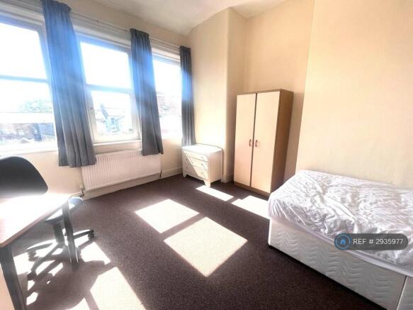1 bed House Share to rent Image 7