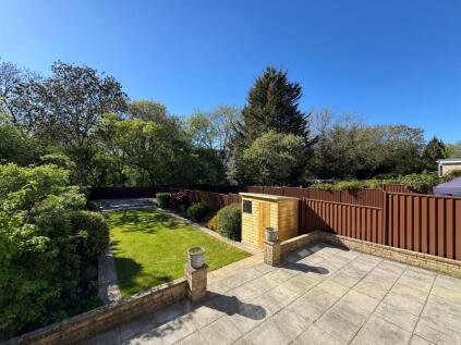 Farm Road, Edgware, HA8