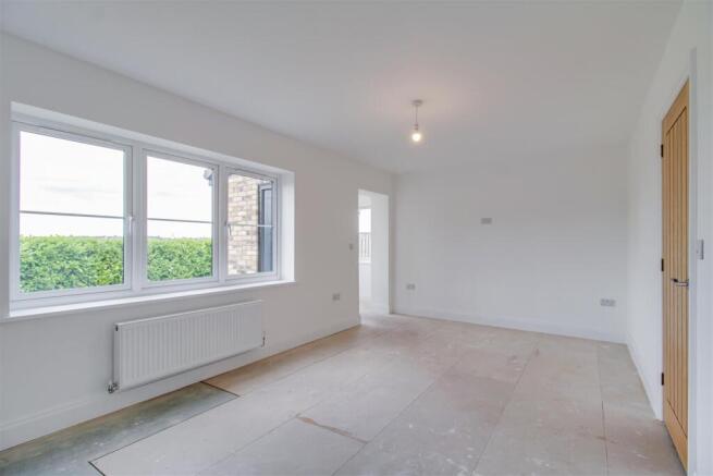 5 bed Semi-Detached for sale Image 7