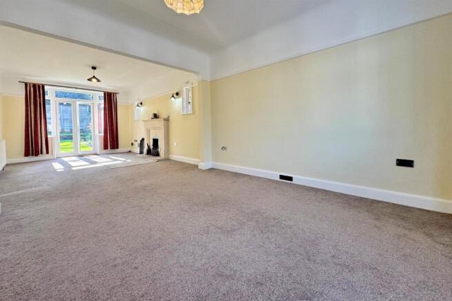 Living/Dining Area