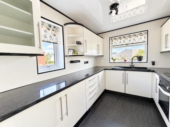Pyenot Avenue, Cleckheaton, BD19 photo 3