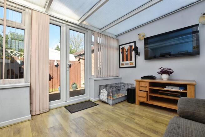 5 bed Detached for sale Image 9