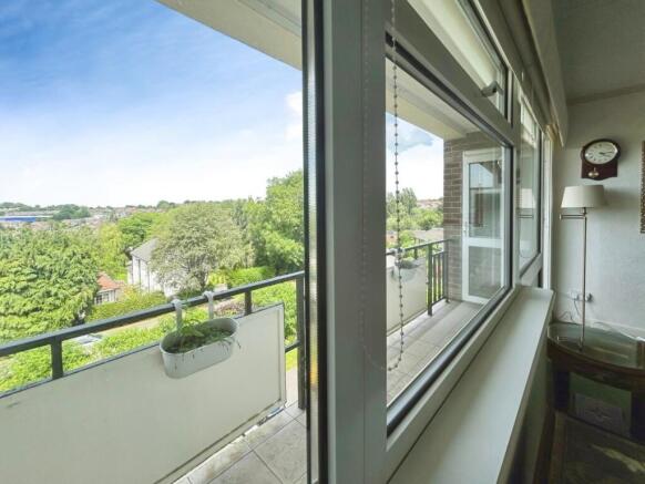 2 bed Apartment for sale Image 3