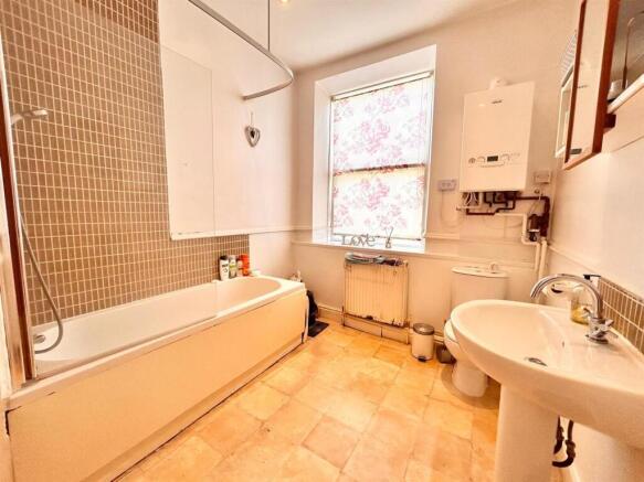 2 bed House for sale Image 11