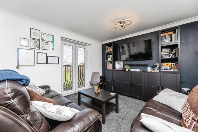 2 bed Apartment for sale Image 6
