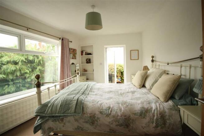 Bedroom (rear)