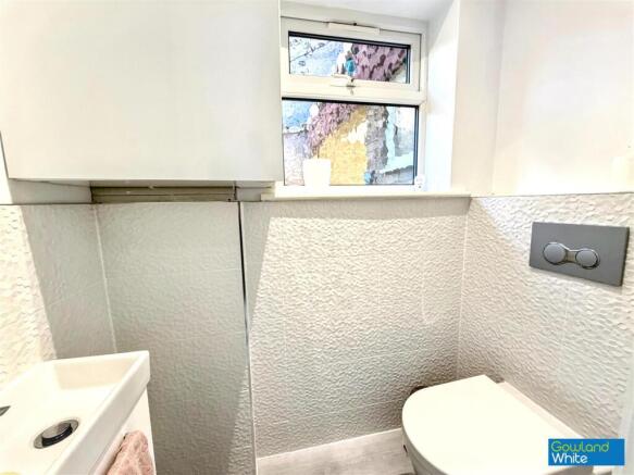 4 bed Detached for sale Image 8